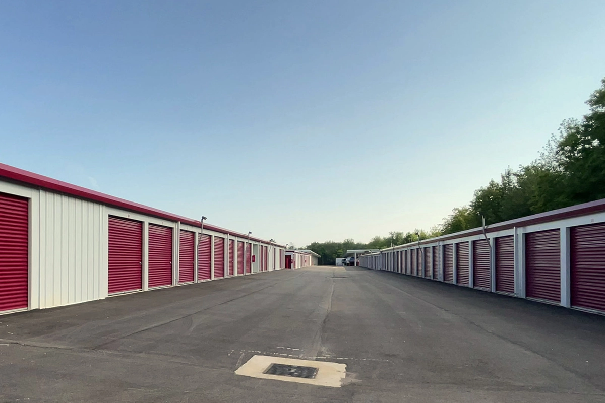 guthrie's self storage exterior