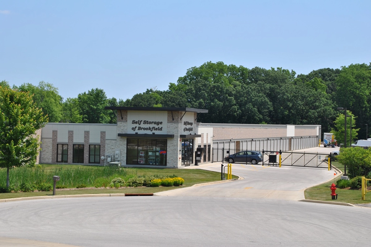 Self storage of brookfield exterior