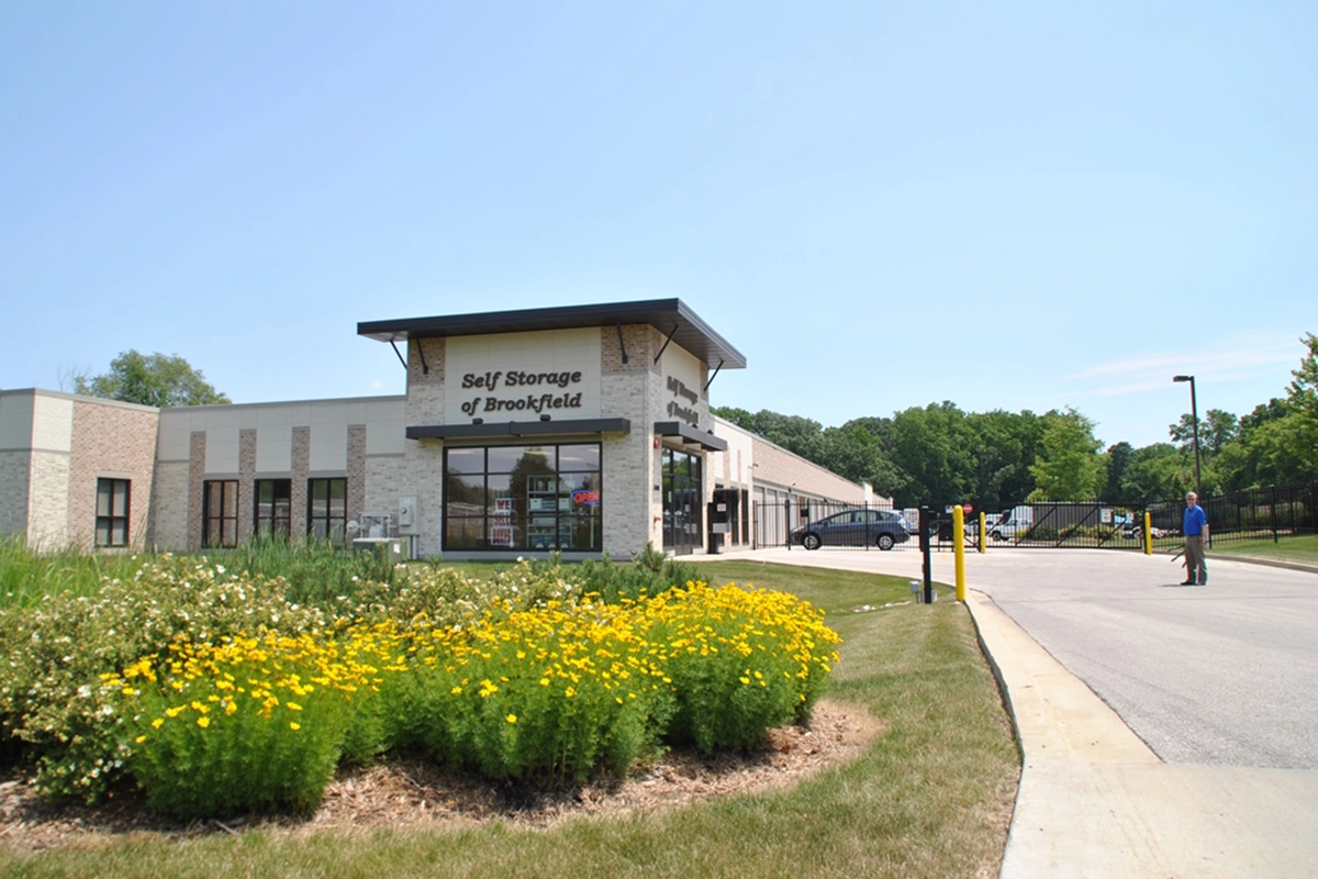 Self storage of brookfield exterior